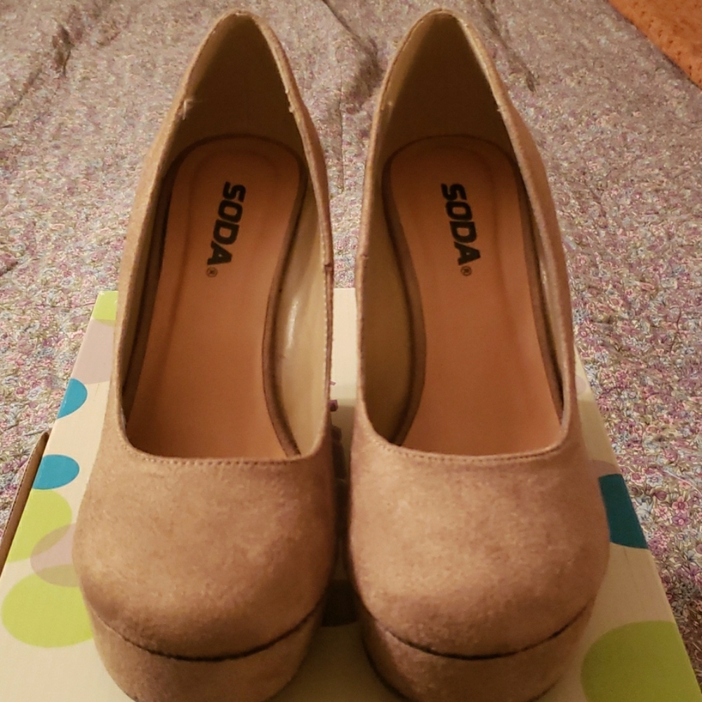 Soda Sz 7 Wedges